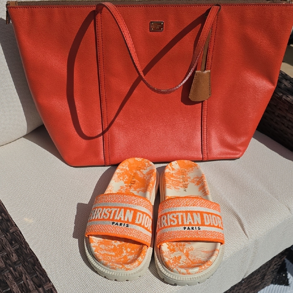 Dior Canvas Printed Slides for a Chic Look - Picture 5 of 9
